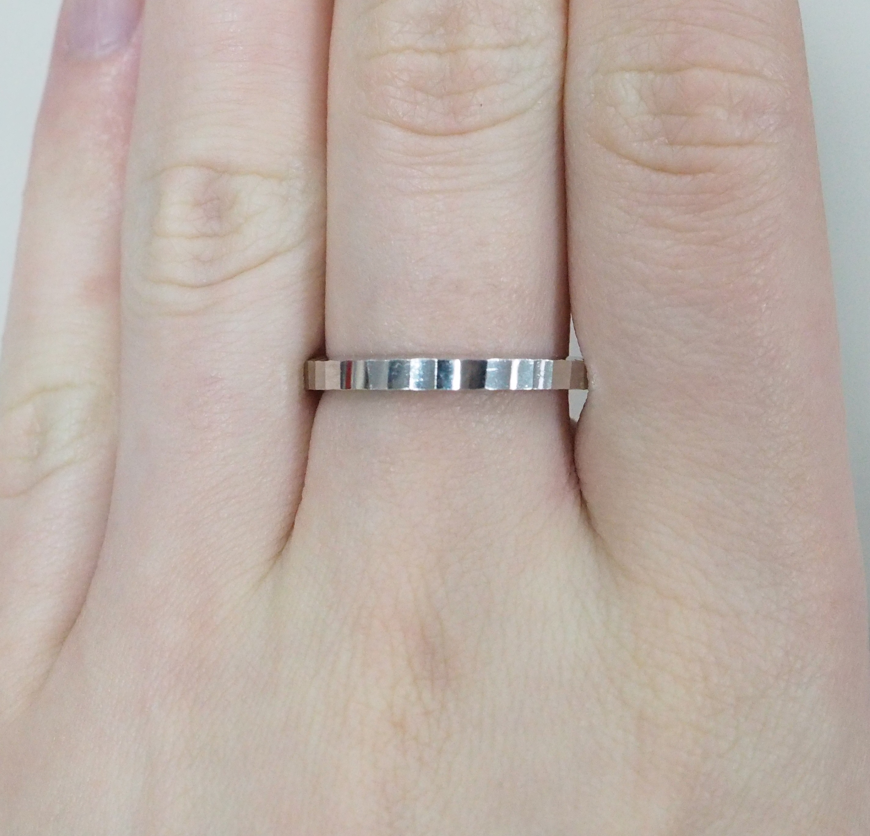 Серебряное кольцо 925 пробы;